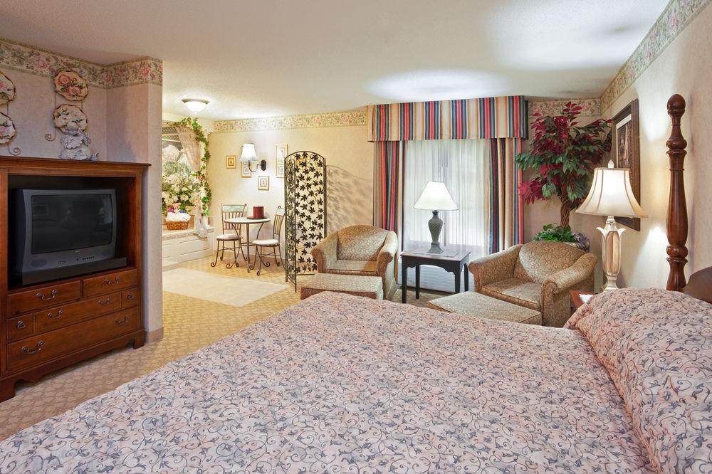 Holiday Inn Express & Suites - Sharon-Hermitage, An Ihg Hotel West Middlesex Ngoại thất bức ảnh