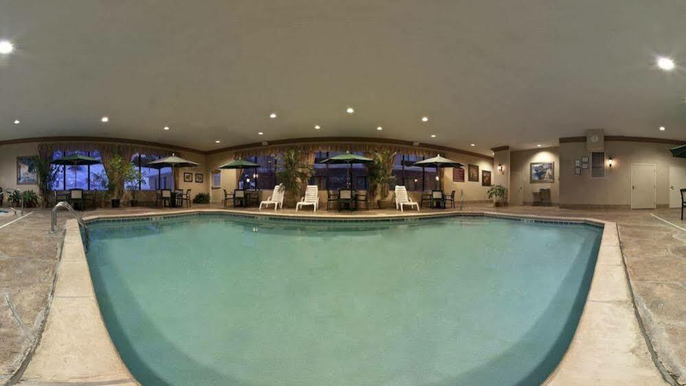 Holiday Inn Express & Suites - Sharon-Hermitage By Ihg West Middlesex Ngoại thất bức ảnh